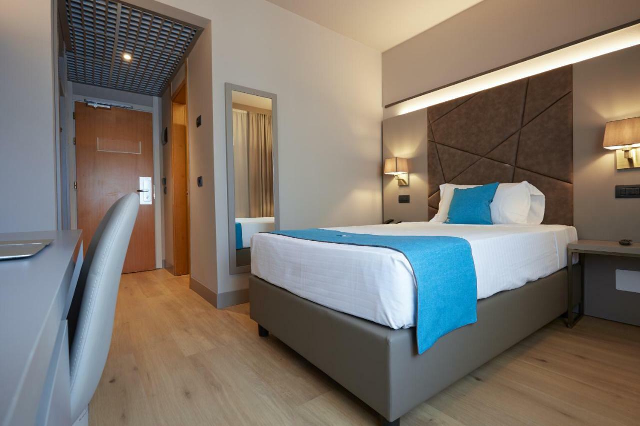 Single Room Small Double Bed